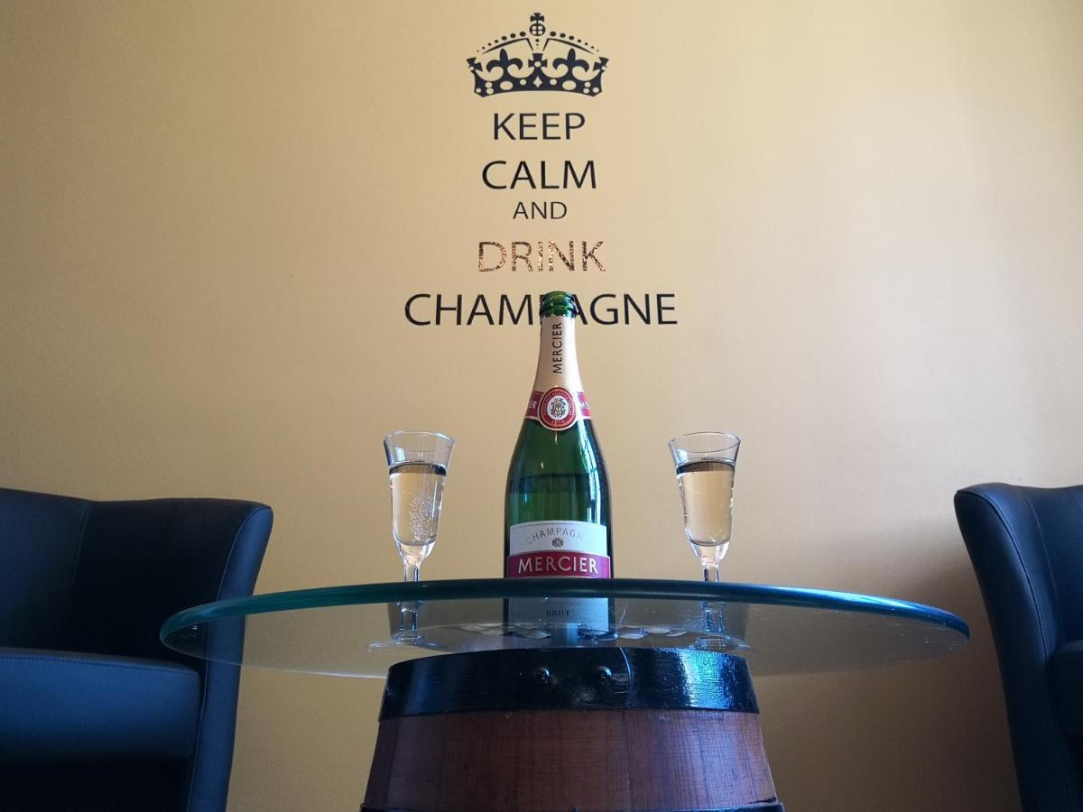 Groom Epernay - Jacuzzi & Champagne Bagian luar foto